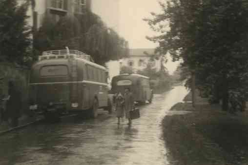 Graue Busse zum Transport von Opfern der T 4-Aktion in die Tötungsanstalt Grafeneck