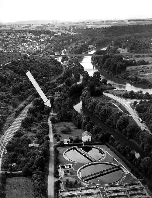 Auf diesem Parkplatz beim Gruppenklärwerk "Häldenmühle" bei Marbach wurde Siegfried Pfitzer am 3. Mai 1984 ermordet. Eine rätselhafte Mordserie nahm ihren Anfang.  Archivbild: LKZ
