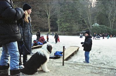 Winterfreuden beim Schlittschuhlaufen