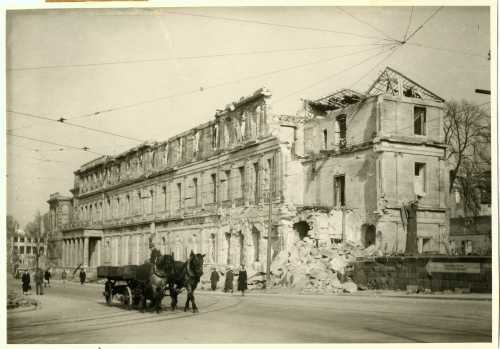 Das zerstörte Archivgebäude in der Neckarstraße