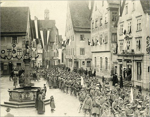 Kriegsheimkehrer in der Fürst-Friedrich-Straße in Sigmaringen im November/ Dezember 1918
Staatsarchiv Sigmaringen Sa T 1 Sa 74/160