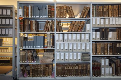 Im Magazin des Archivverbunds Main-Tauber (Foto: Gerd Brander, Wertheim)