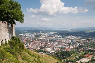 Blick vom Hohentwiel auf Singen (Wikimedia)