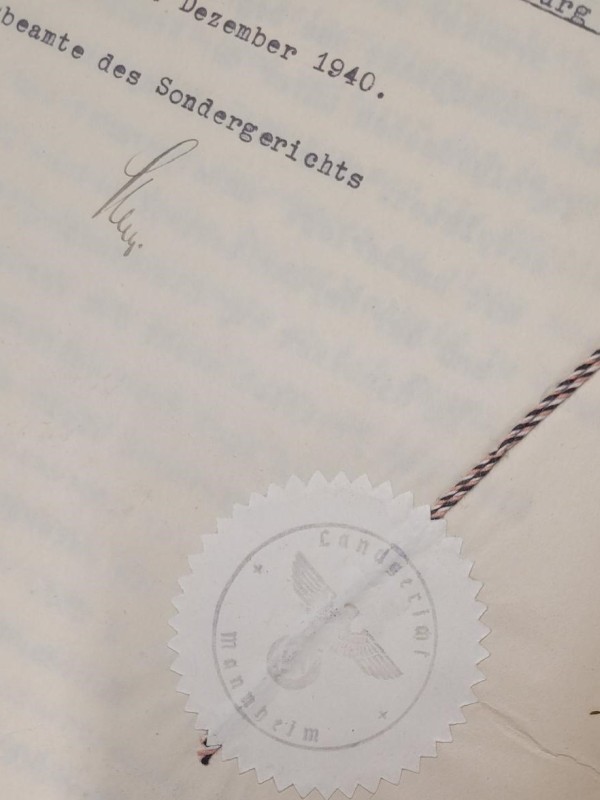600x800px; Ausschnitt Urteil des Sondergerichts Mannheim; szenische Lesung und Podiumsgespräch; Projekt der Schülerakademie Karlsruhe