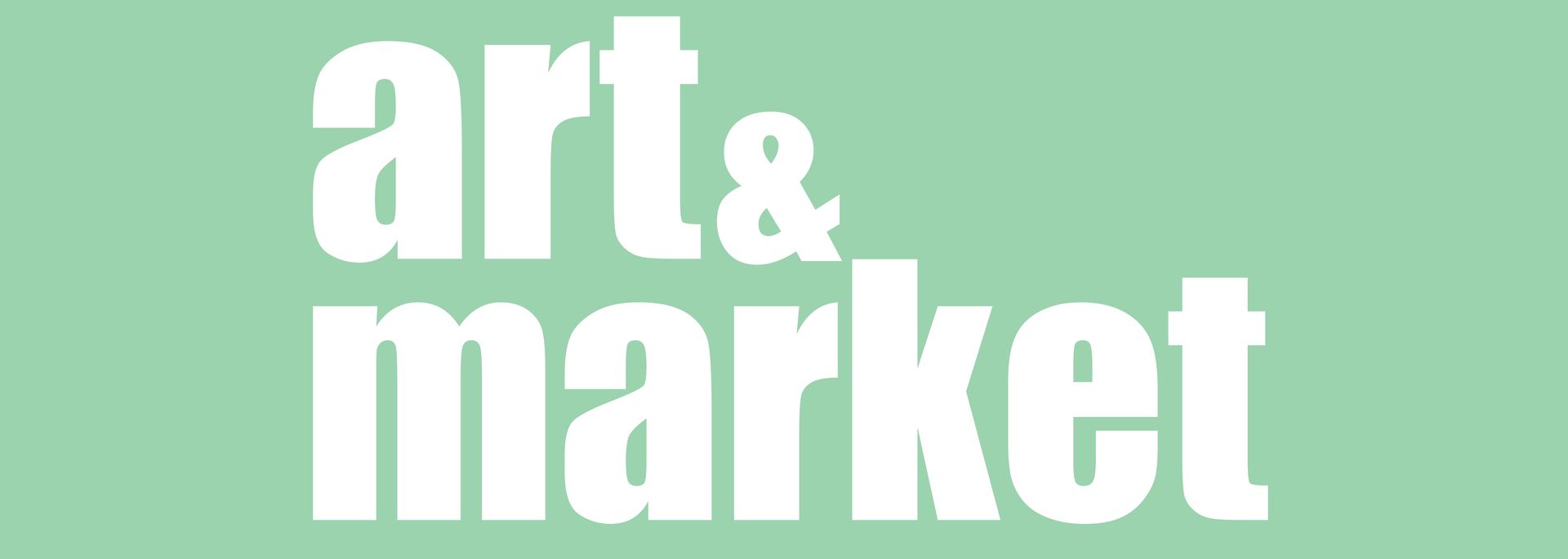 Auf mintgrünem Hintergrund übereinander in Weiß die kleingeschriebenen Worte: art&market.
