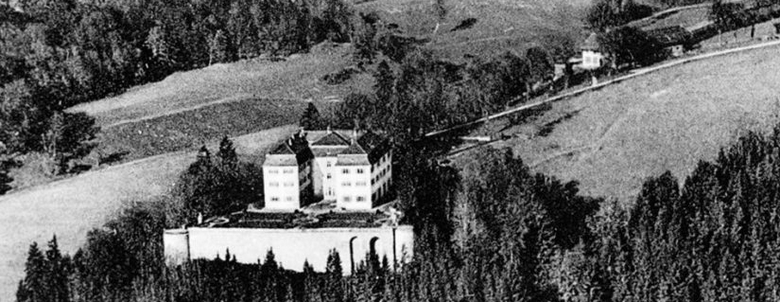 Luftbild Grafeneck, beschnitten, Archiv der Gedenkstätte