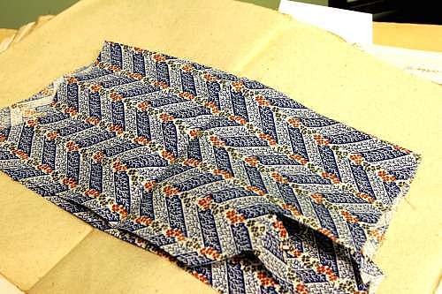 Auf dieses Stückchen Stoff war der Leichnam des neugeborenen Mädchens
gebettet.