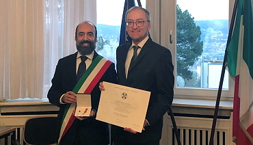 Generalkonsul Massimiliano Lagi und Prof. Dr. Peter Rückert bei der Verleihung des Cavaliere-Ordens im Generalkonsulat Stuttgart. Foto: privat