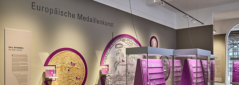 Titelfoto numismatisch ausstellen