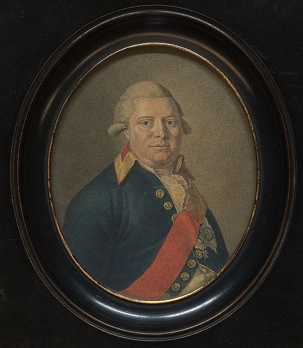 Zu sehen ist ein runder, dunkler Rahmen, der ein Gemälder enthält. Dieses Gemälde zeigt einen älteren Mann vor grauem Hintergrund. Er trägt eine weiße Perücke, eine blaue Uniform und eine rote Schärpe.