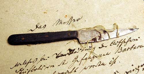 Mit diesem Messer hat Barbara Schweizer auf Wilhelmine Stiefbold eingestochen, Bild: Alfred Drossel.