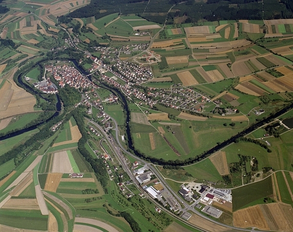 Luftbild von Scheer an der Donau, 1985 (Staatsarchiv Sigmaringen N 1/96 T 1 Nr. 62/007)