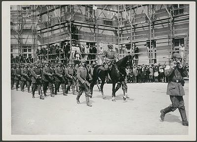 Auszug des Leibgrenadierregiments 109 vor dem Karlsruher Schloss 7.8.1914