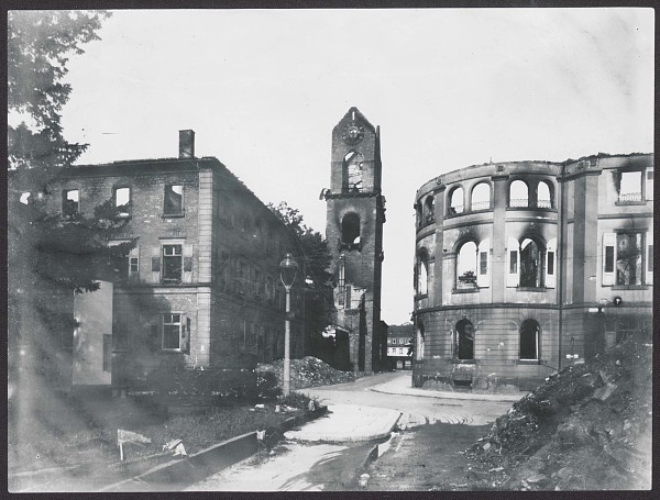 Bis alles in Scherben fällt: der zertrümmerte badische Landtag, um 1947 <br>
GLA Karlsruhe J-B, Karlsruhe 229