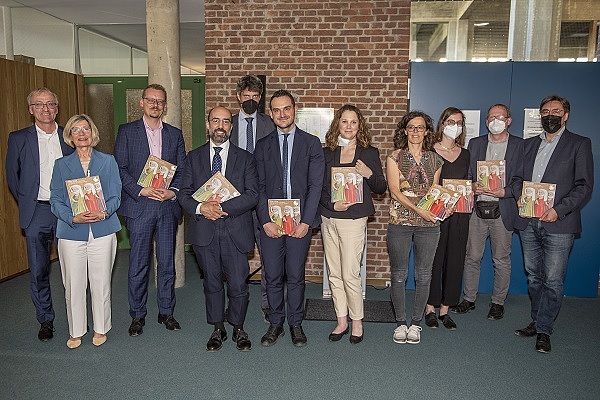 Gruppenbild zur Buchvorstellung Starke Frauen Artikelbild