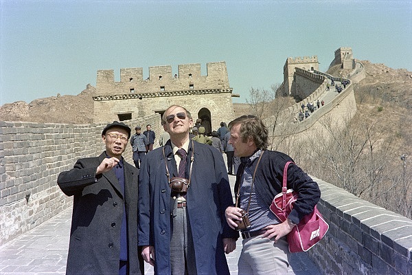Ausstellung Burghard Hüdig: Kurzgeschichte China - Hans Filbinder auf der Chinesischen Mauer