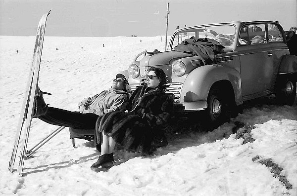 Schauinsland: Spitzli und Fräulein Pommée sonnen sich vor Opel